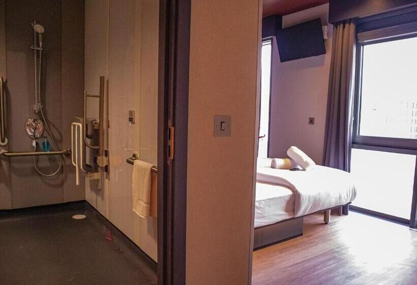 适合残疾人使用的标准间, Easyhotel Dublin
