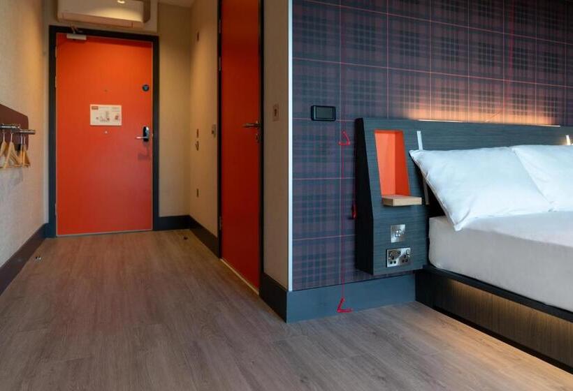 适合残疾人使用的标准间, Easyhotel Dublin