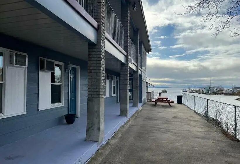 オーシャンビューデラックスルームバルコニー付き, Old Mill Motel
