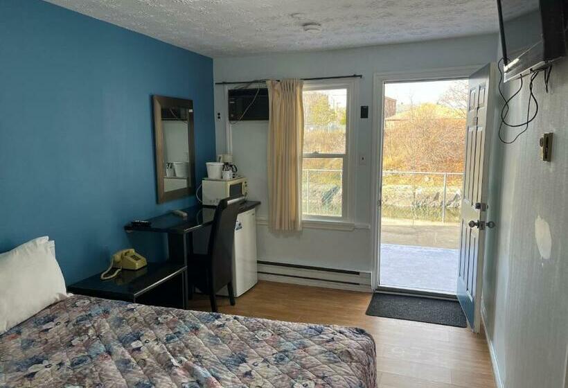 غرفة ديلوكس مطلّة علي البحر مزوَّدة بشُرفة, Old Mill Motel