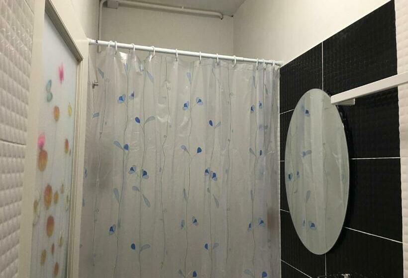 标准间带阳台, At Home Hostel