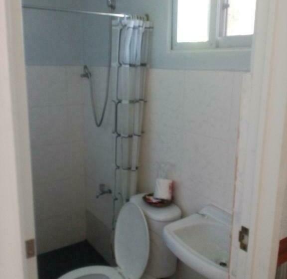 اتاق ساده سه نفره, Sealey S Inn