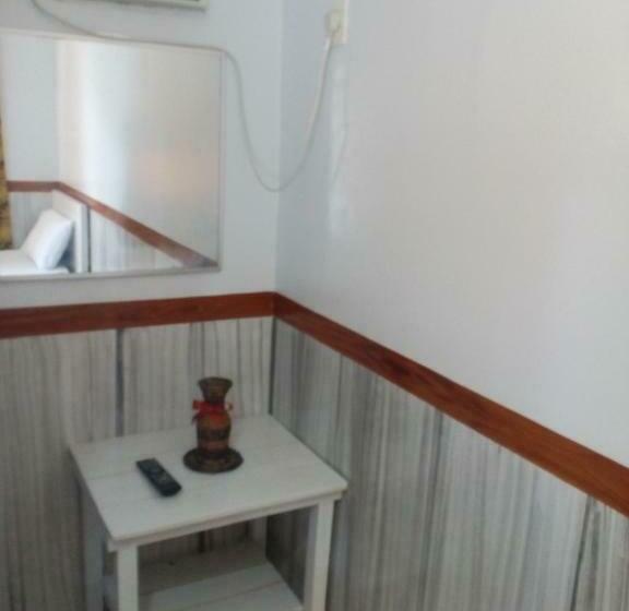 اتاق ساده سه نفره, Sealey S Inn