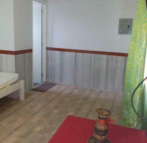 اتاق خانوادگی, Sealey S Inn