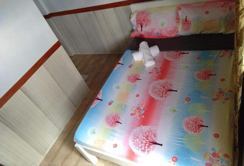 Economy Triple Room, Sealey S Inn