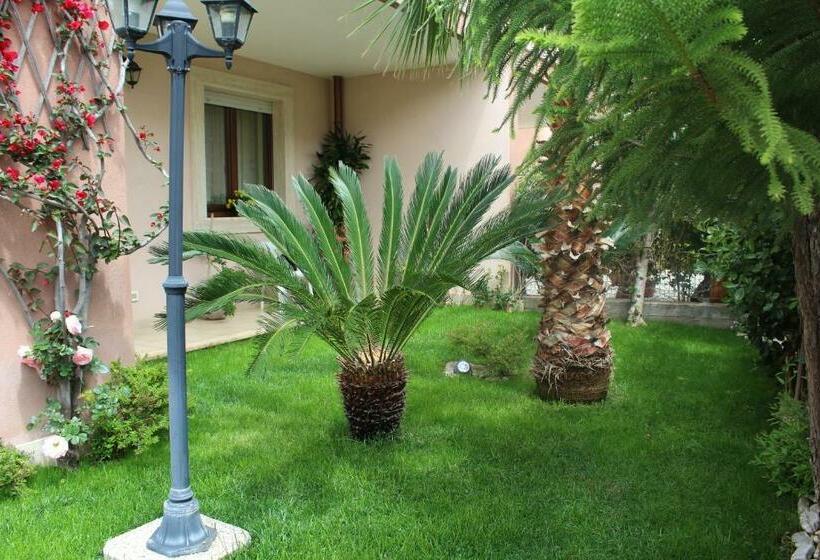 1ベッドルームハウス, B&b Flower House