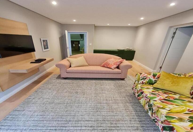 キングサイズベッドのデラックスルーム, Mount Edgecombe Estate Lodge