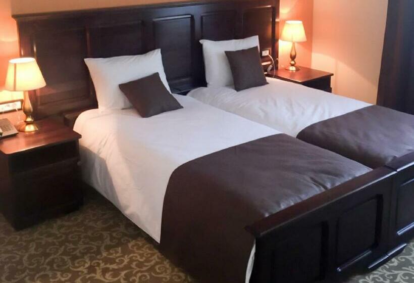 Номер Стандарт Индивидуальный, Laura Holiday