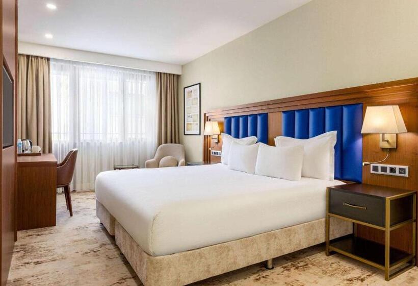 Deluxe Room King Bed & City View