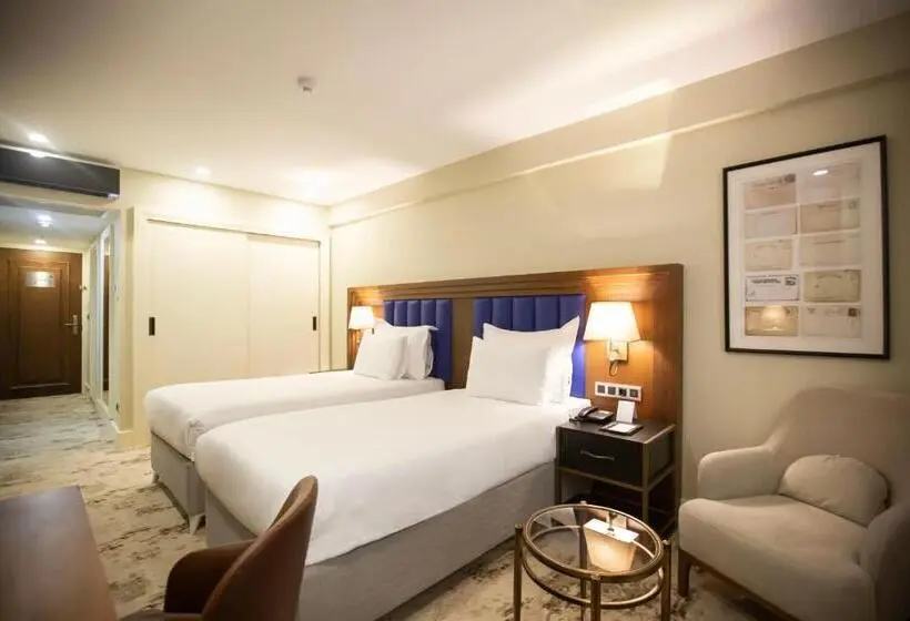 اتاق لوکس با بالکن, Ramada Plaza By Wyndham Sultanahmet