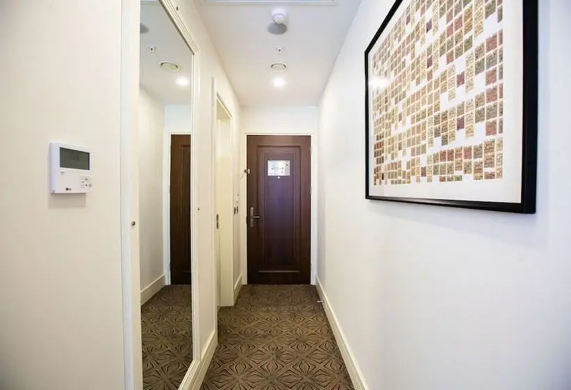 اتاق سوپریور با چشم‌انداز استخر, Ramada Plaza By Wyndham Sultanahmet