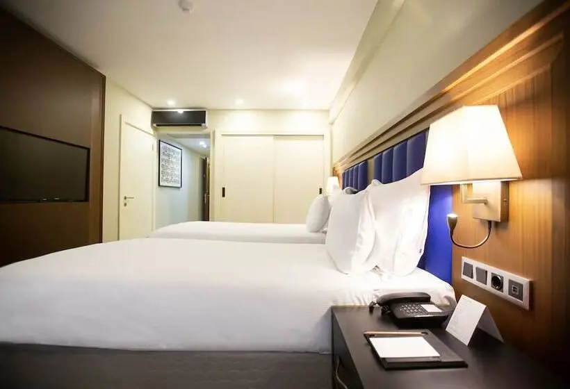 اتاق لوکس با بالکن, Ramada Plaza By Wyndham Sultanahmet