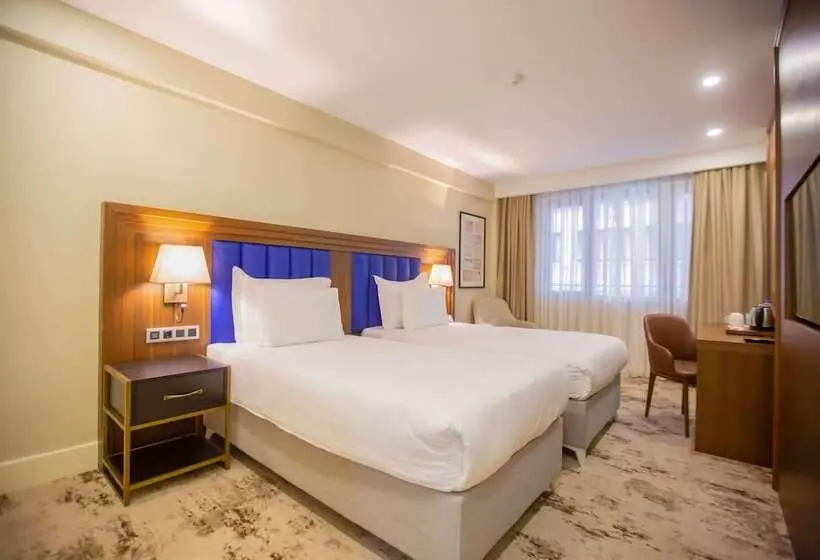 اتاق لوکس با بالکن, Ramada Plaza By Wyndham Sultanahmet