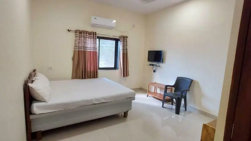 エコノミールーム, Sneha Farm House