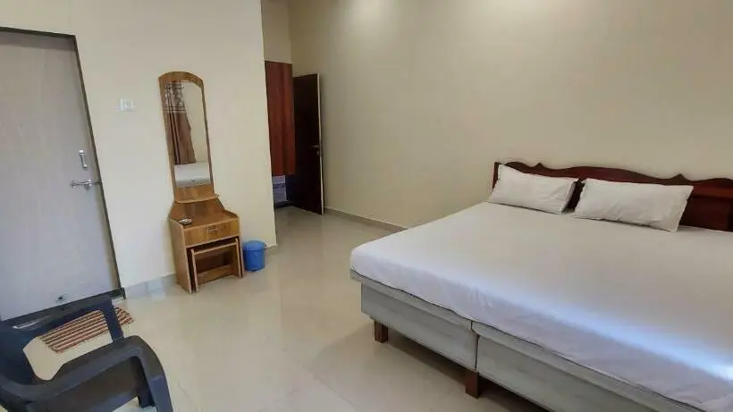 エコノミールーム, Sneha Farm House