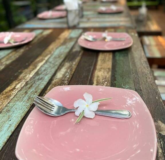 マウンテンビュースタンダードルーム, Nua Tone Resort Bang Tao & Cafe