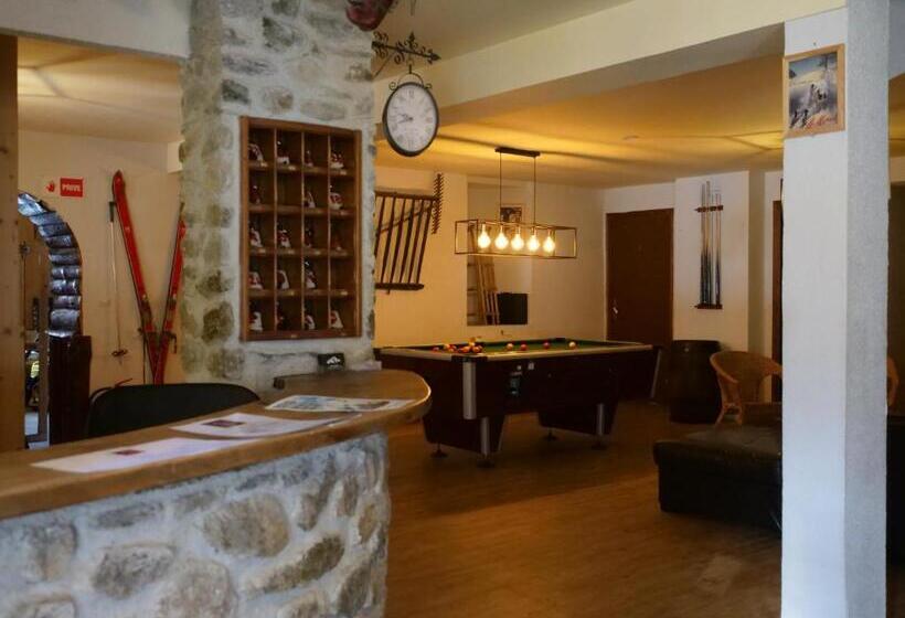 اتاق استاندارد چهار تخته, Doume S Lodge