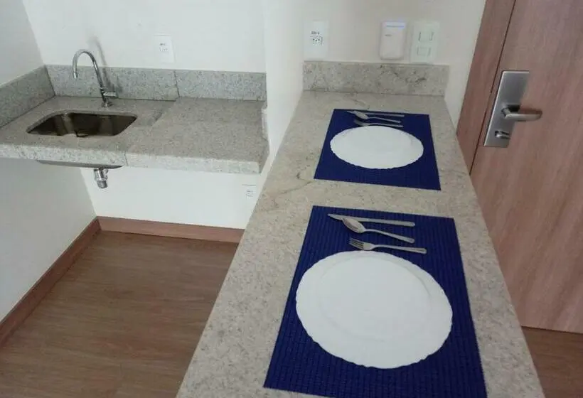 デラックスルーム, Flat Em Pedra Azul
