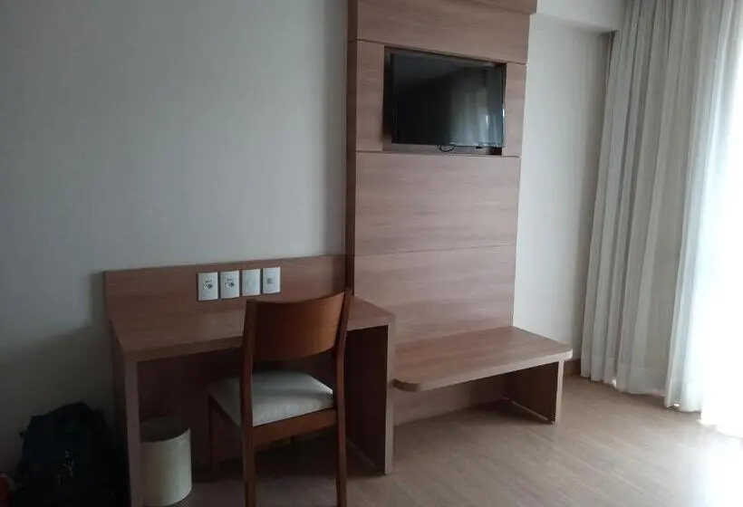 デラックスルーム, Flat Em Pedra Azul