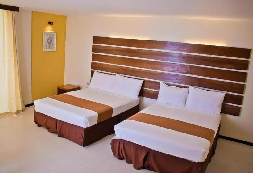 デラックスの４人部屋, Caluwayan Palm Island Resort & Restaurant