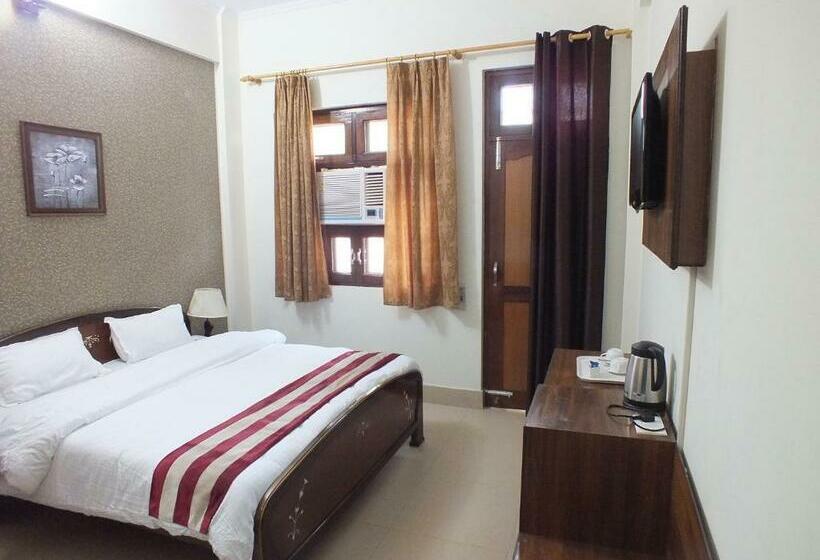 デラックスルーム, Mandakini