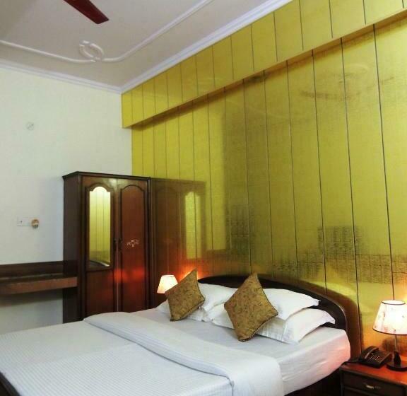 デラックスルーム, Mandakini