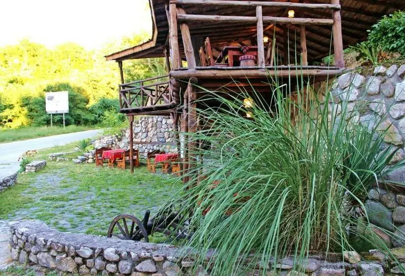 バス共有のスタンダードルーム, Melnik Pyramids Guesthouse