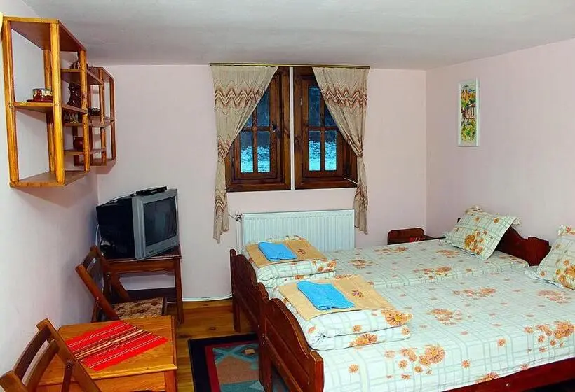 バスルーム共有のトリプルスタンダード, Melnik Pyramids Guesthouse