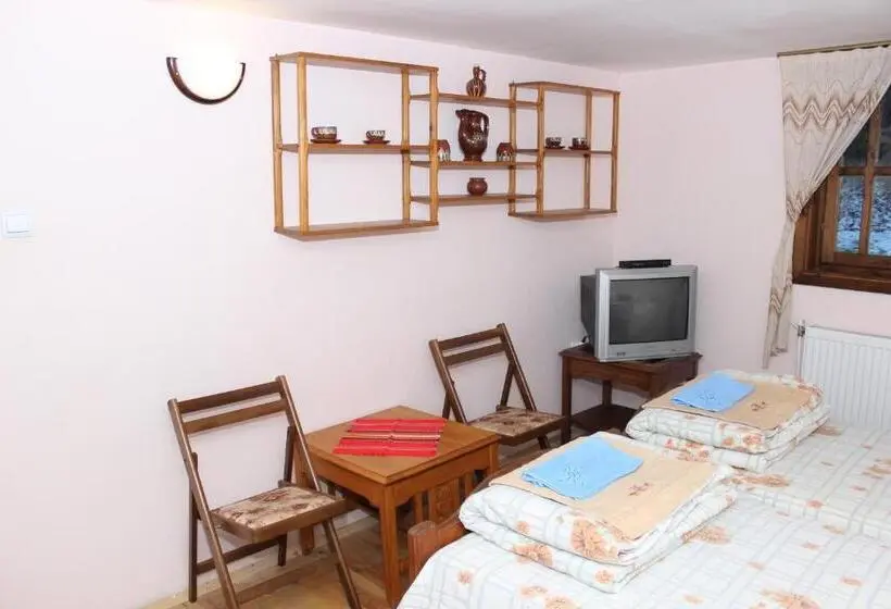 バスルーム共有のトリプルスタンダード, Melnik Pyramids Guesthouse