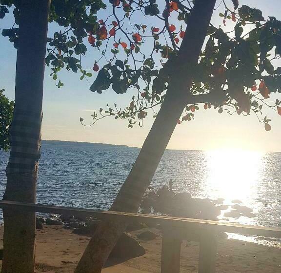 キングサイズベッドのデラックスルーム, Sendowan Baru Amurang