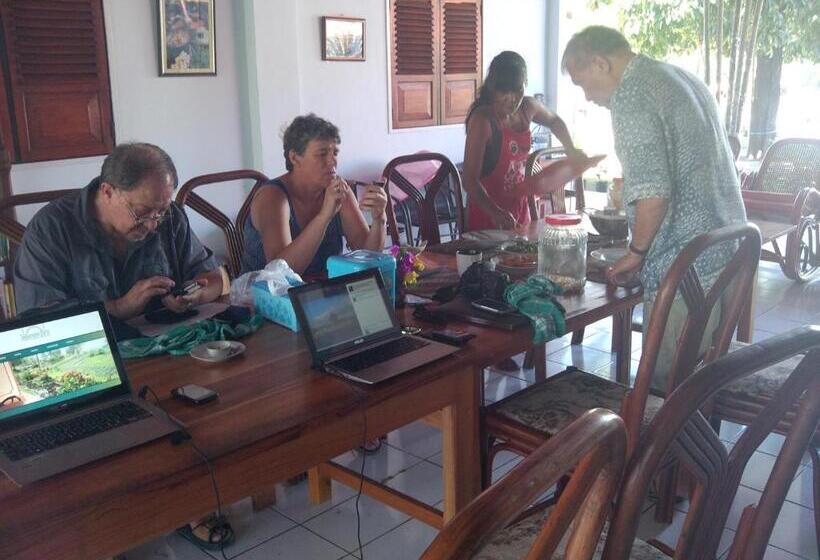 デラックスルーム, Sendowan Baru Amurang