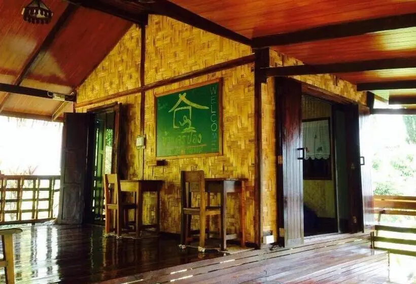 景色の見えるトリプルスタンダードルーム, Baan Krupong