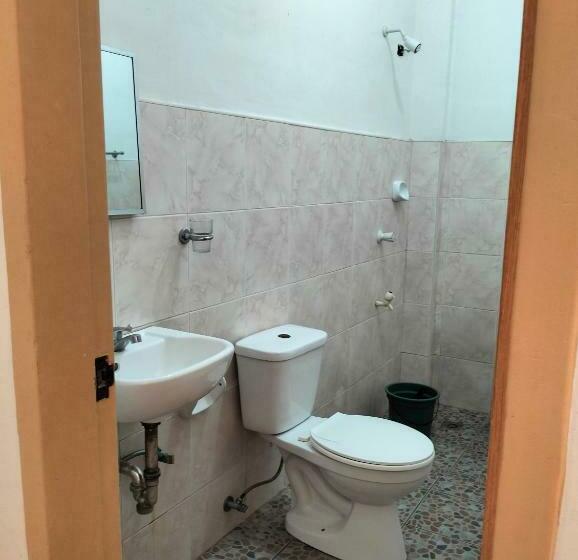 חדר אקונומי, The Sylvia