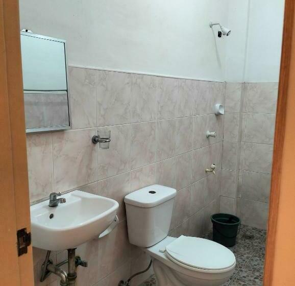 חדר משפחתי, The Sylvia