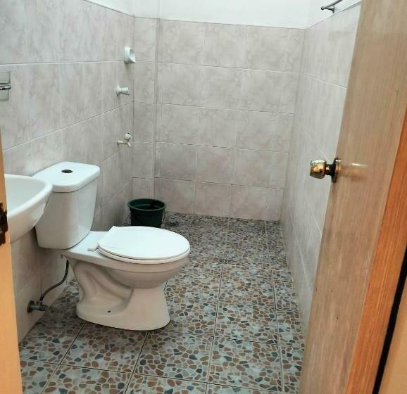 חדר משפחתי, The Sylvia