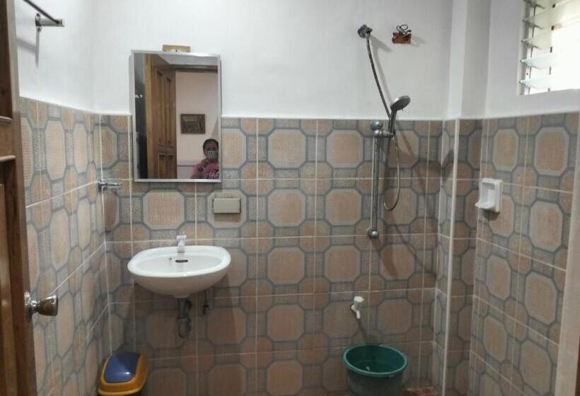 סטודיו סטנדרט עם מרפסת, The Sylvia