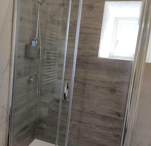 غرفة سوبيريور, Black & White