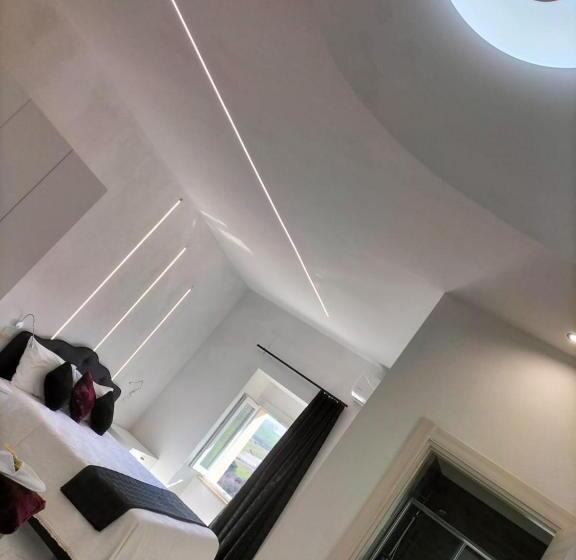 غرفة سوبيريور, Black & White