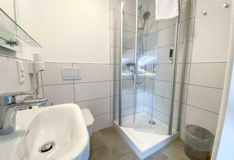 اتاق استاندارد, Boardinghouse Breitscheid