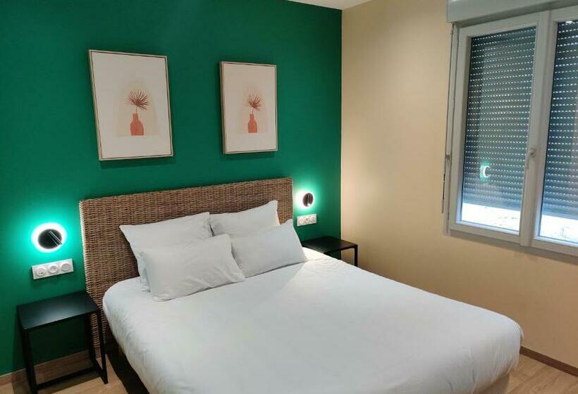 Номер Стандарт, Hôtel De La Tour