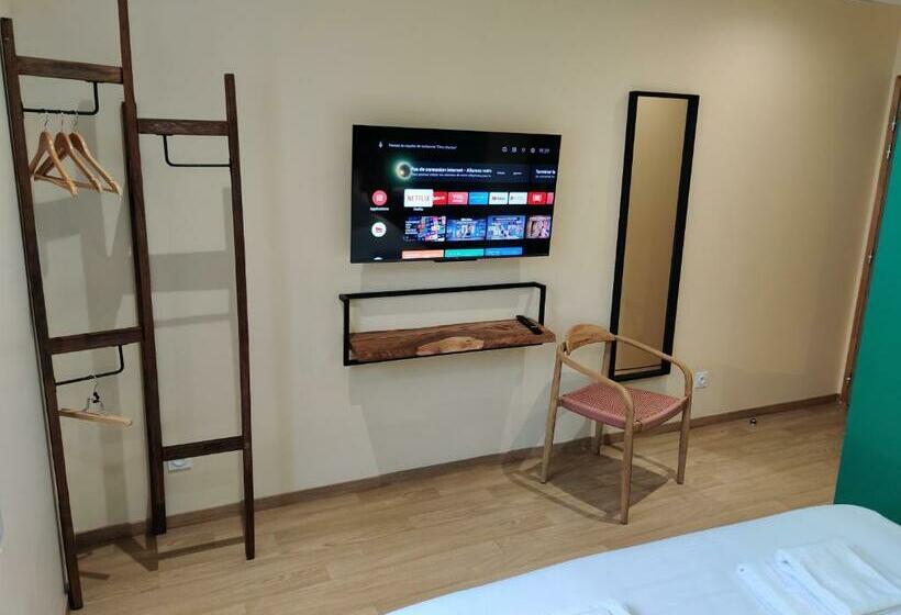 Номер Стандарт, Hôtel De La Tour