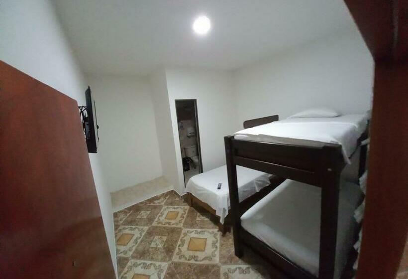 חדר סטנדרט לשלושה, San Adolfo Carepa