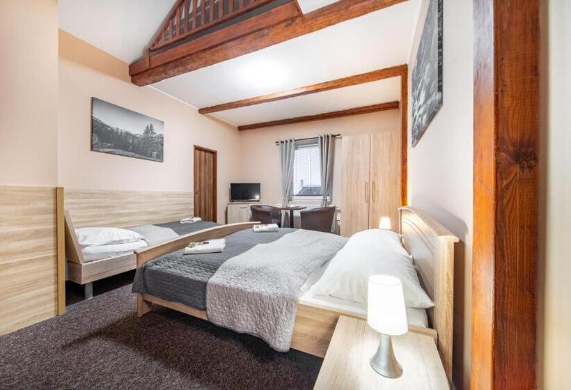 三人经典房间, Laguna Hotel & Restaurant