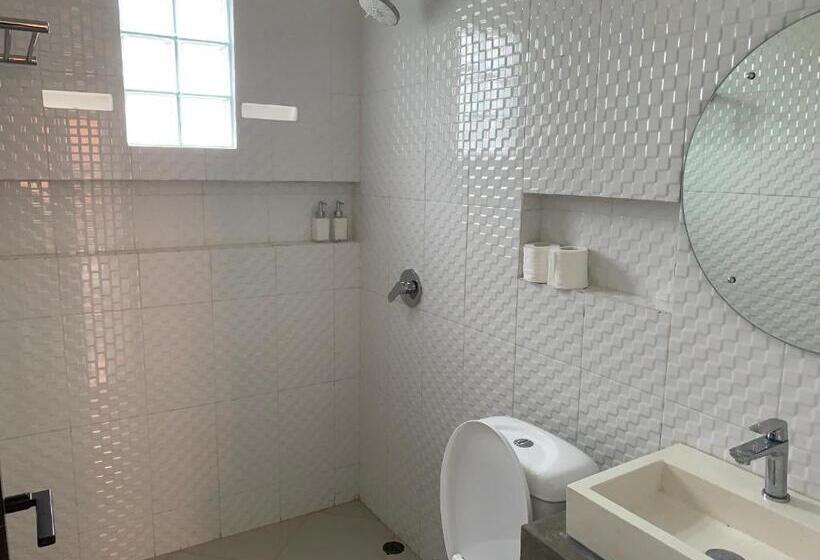 חדר סטנדרט עם מרפסת, Kenan Cottage