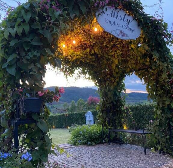 Бунгало Deluxe, Misty English Cottage