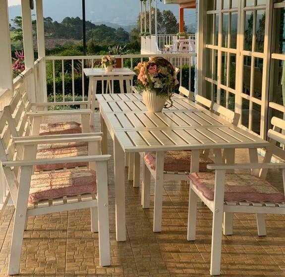 Бунгало Deluxe, Misty English Cottage