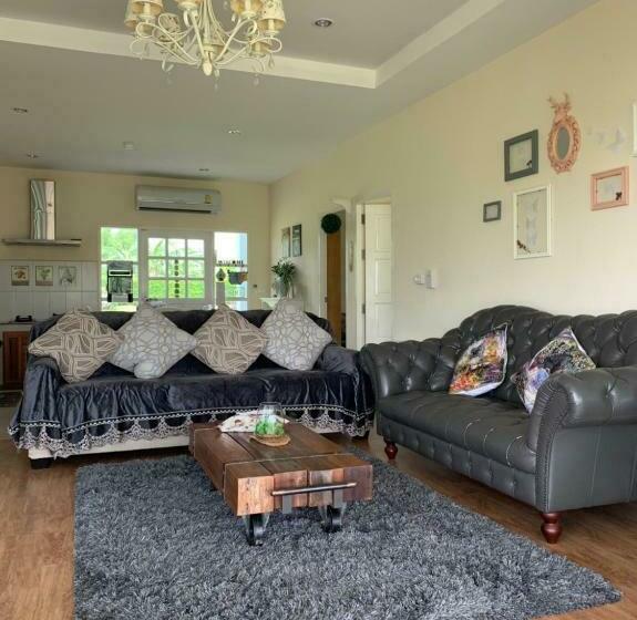 Бунгало Deluxe, Misty English Cottage