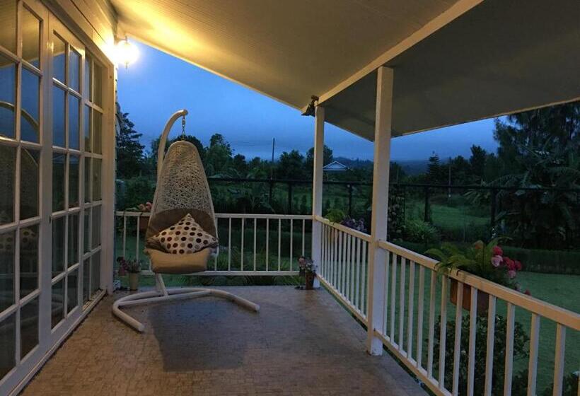 Бунгало Deluxe, Misty English Cottage