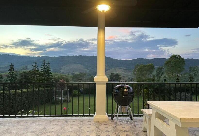 Дом 1 Спальня, Misty English Cottage