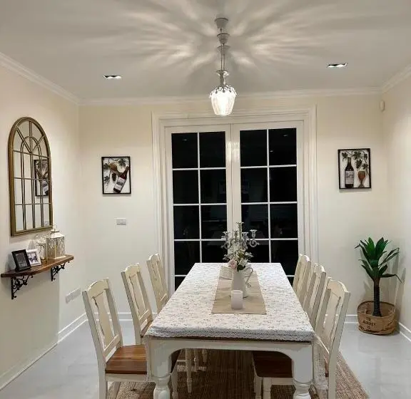 １ベッドルームハウス, Misty English Cottage